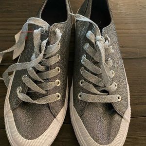 Super Cute Silver Sparkle NotCons sz 9